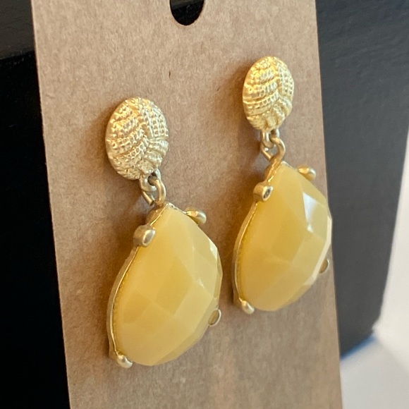 027-Fashion Earrings - Picture 2 of 4